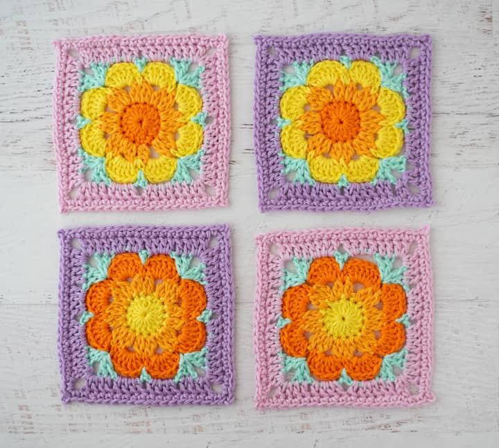4 sous-verres de fleurs au crochet aux couleurs rose, violet, jaune et orange