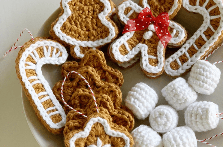 ornements de biscuits au pain d'épice au crochet