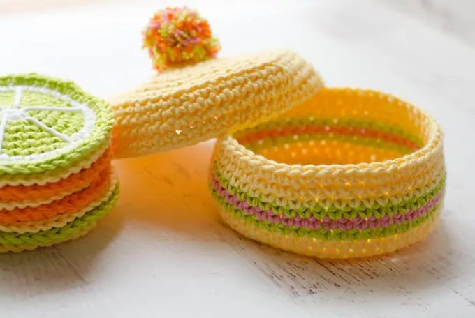 Crochet coaster box pattern. Fun, easy crochet!