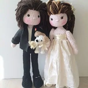 crochet wedding couple with dog