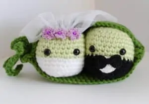 crochet wedding peas in a pod