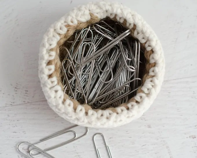 Mini Jute Basket Crochet Pattern with paper clips view from the top