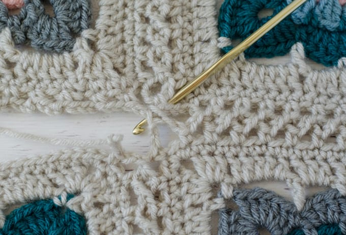 flat braid crochet join 4 squares together with ivory, blue, teal and pink yarn and gold hook