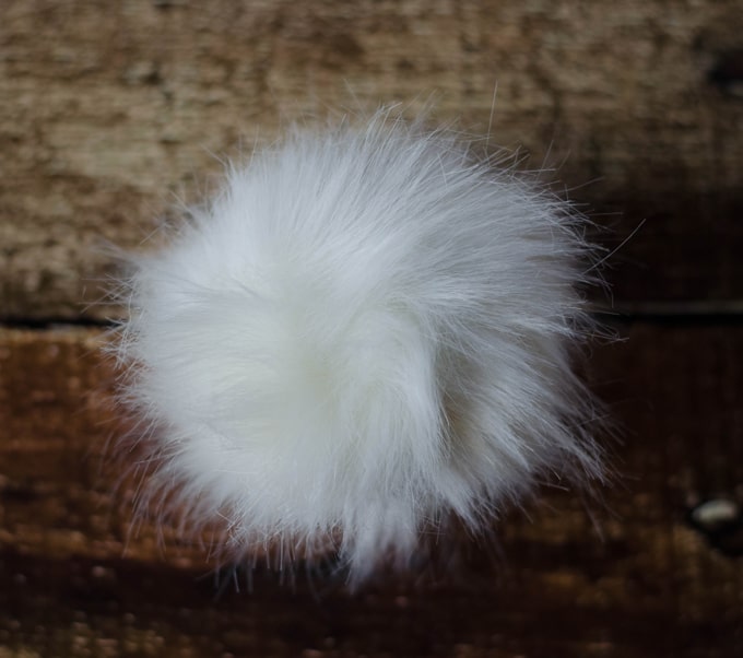 white fur pom pom