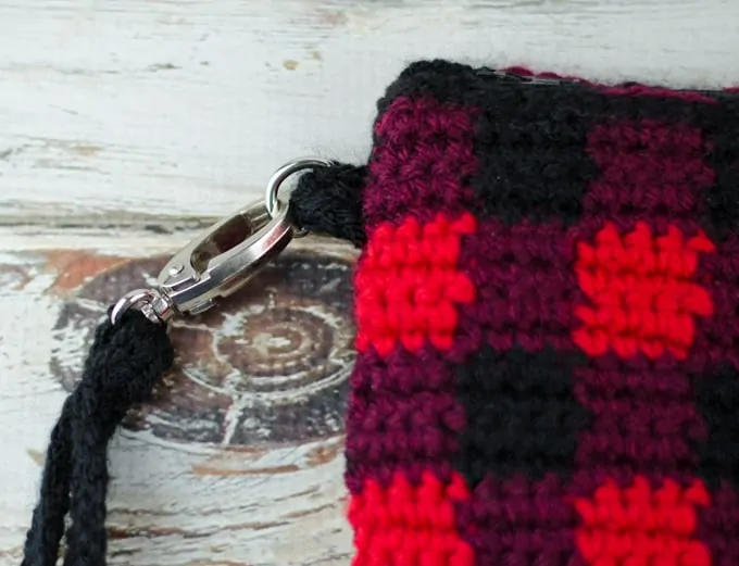 Buffalo Plaid Crochet Wristlet Pattern