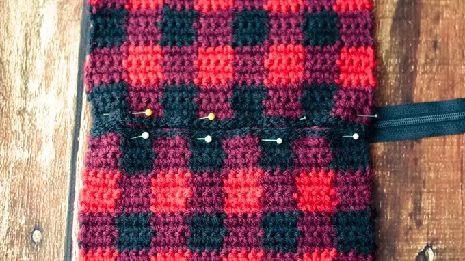 Buffalo Plaid Crochet Wristlet Pattern