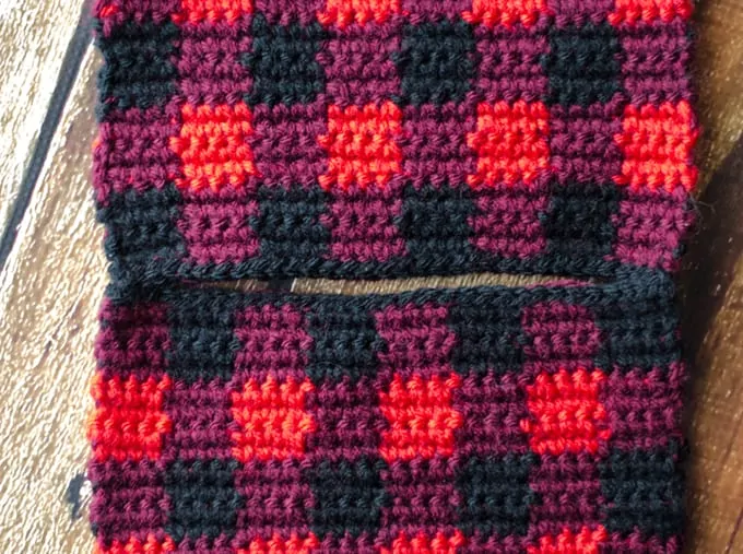 Buffalo Plaid Crochet Wristlet Pattern