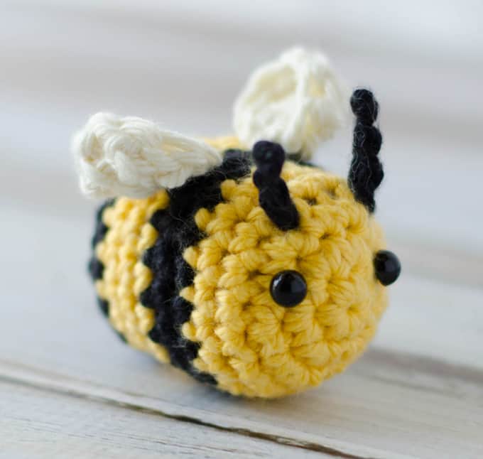 Bumble bee gnome- free crochet pattern 