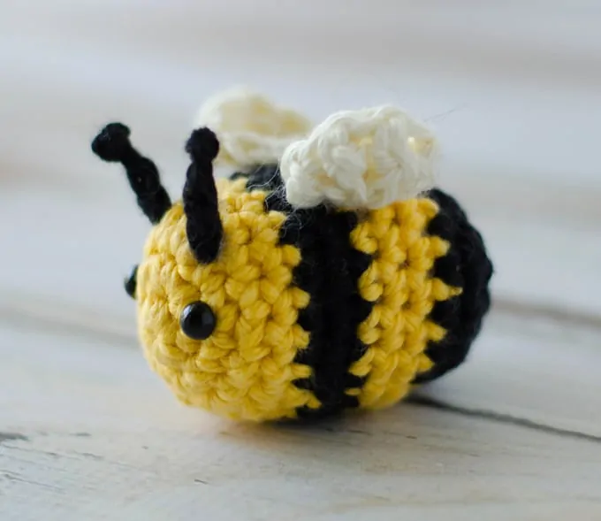 crochet bee