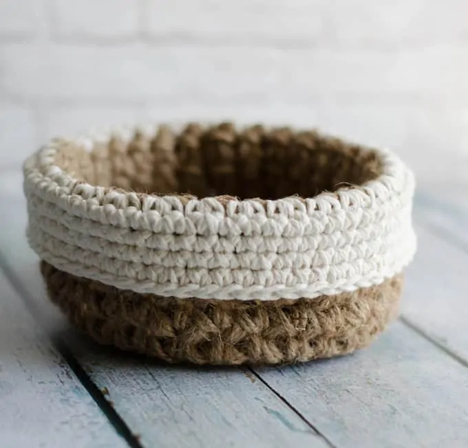 crochet round jute basket