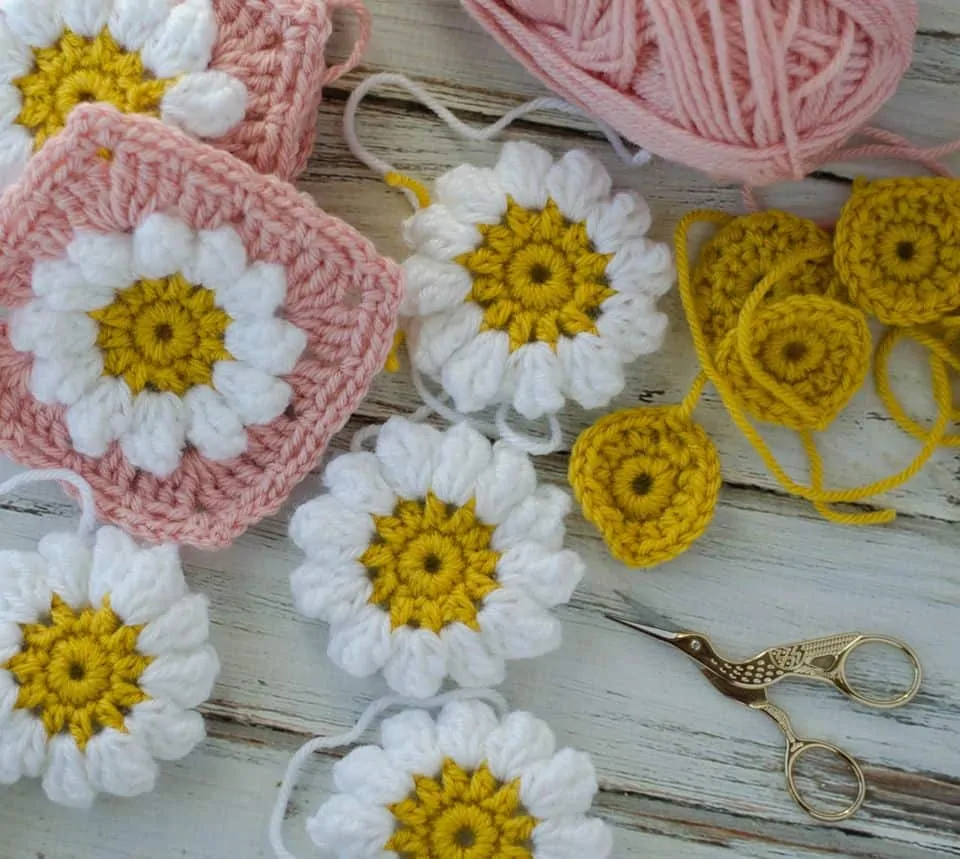 Crochet Puff Daisy Square