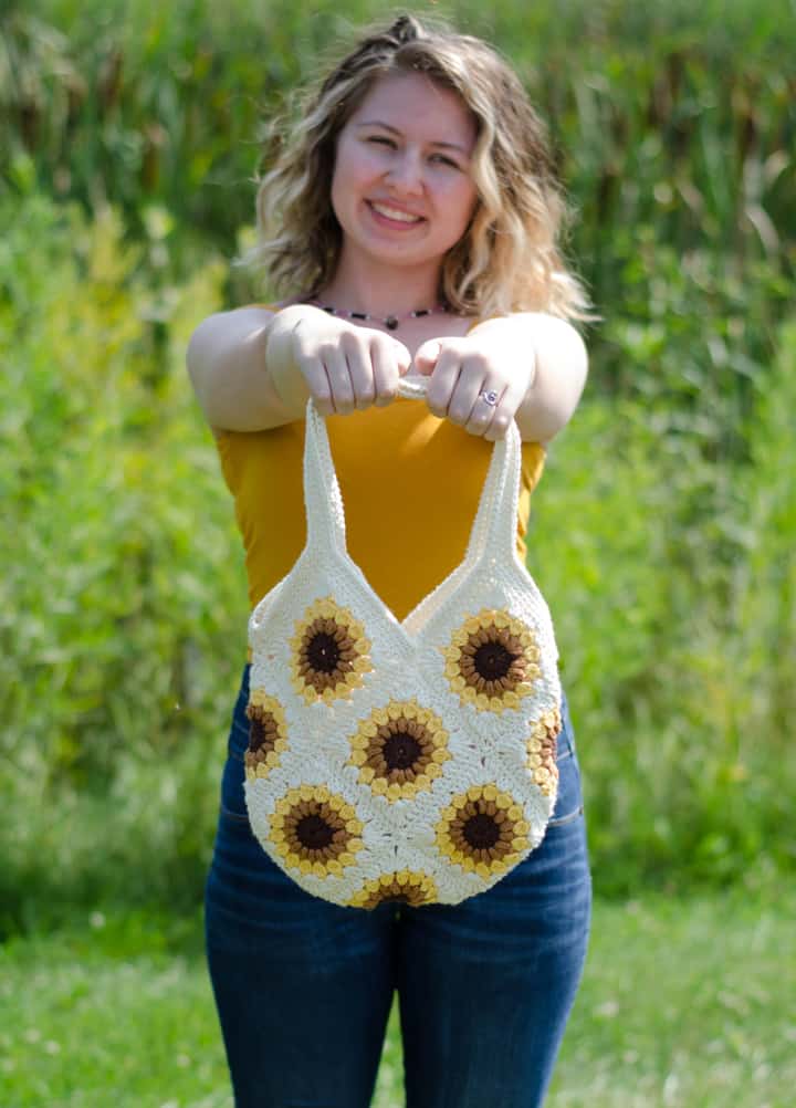 Sunflower Granny Squares Bag | Free crochet pattern & video at katia.com