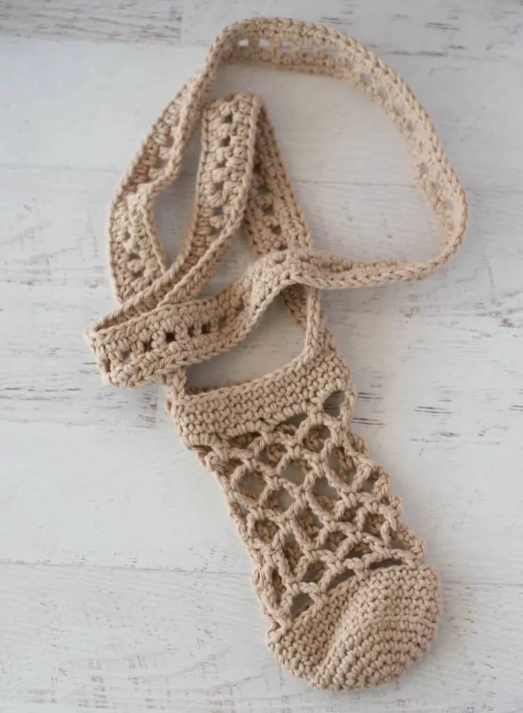 crochet water bottle holder laying flat