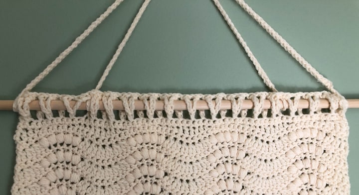 up close view of loops on crochet wallhanging