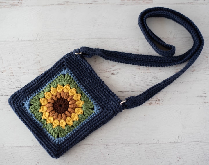 Blue crochet crossbody bag with yellow sunflower