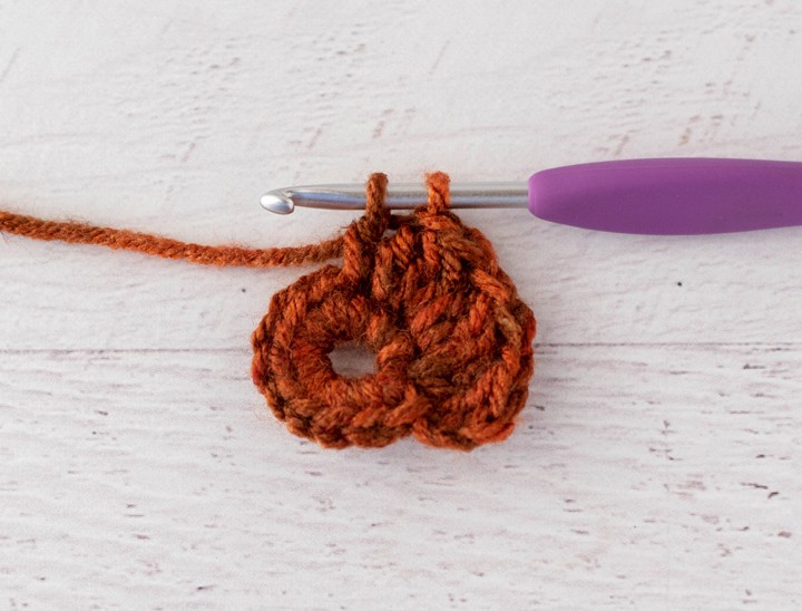 crochet cluster stitch out of orange yarn