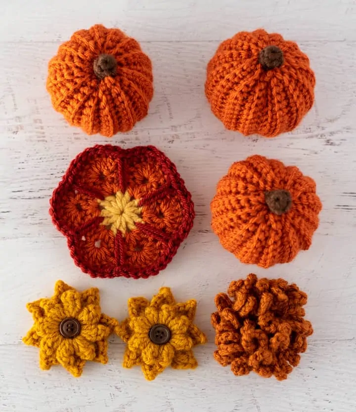 crochet flowers and pumpkins