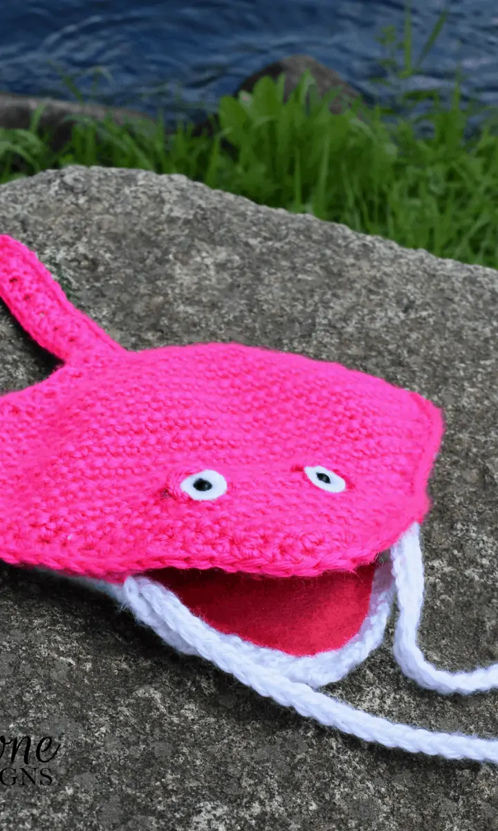 pink crochet stingray bag