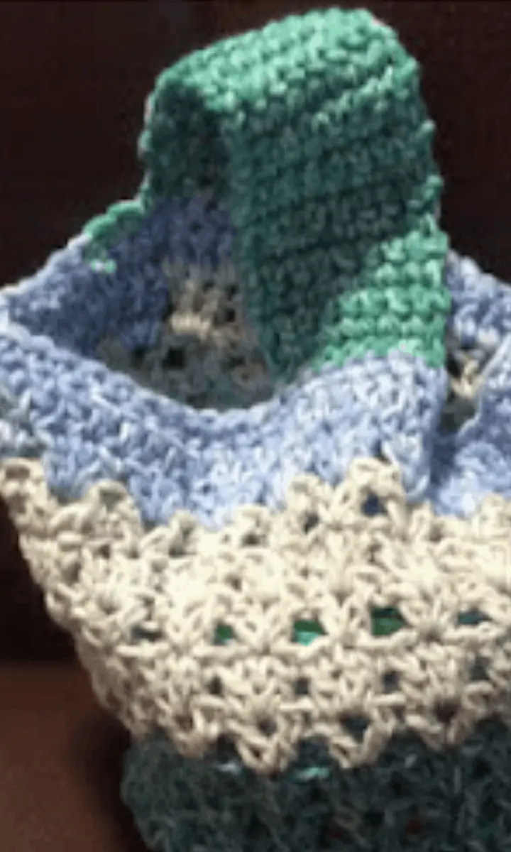 blue and white crochet bag