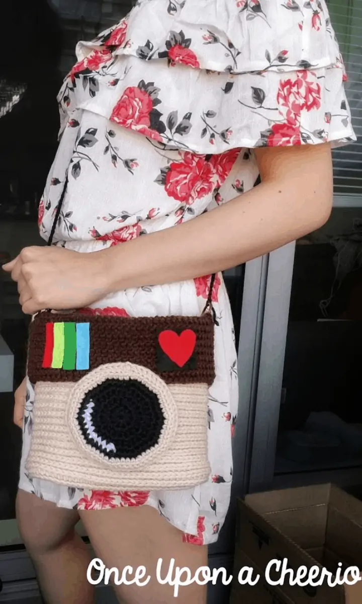 crochet camera-shaped bag