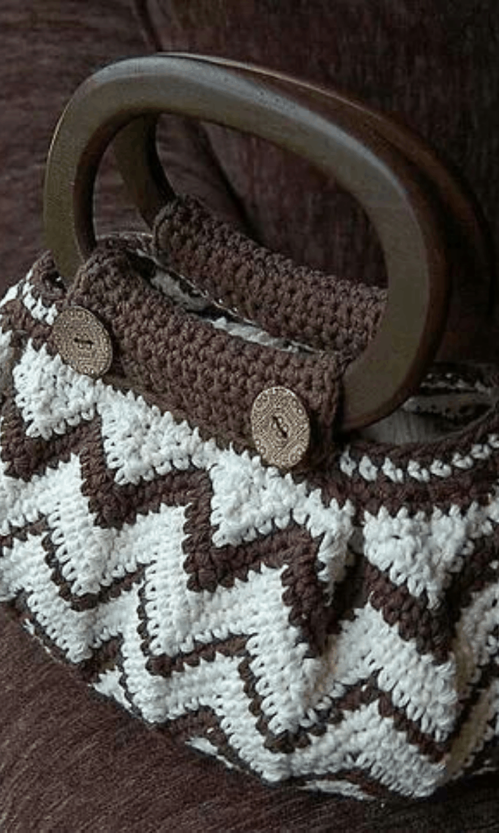 crochet brown and white zig-zag bag