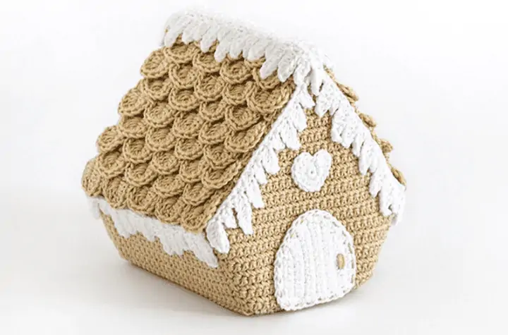 crochet gingerbread house