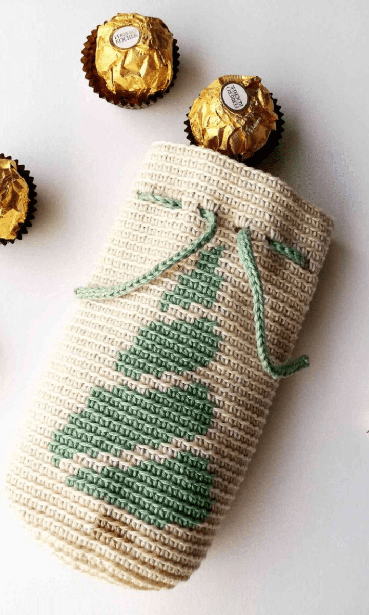 crochet christmas tree bag with chocolate candies