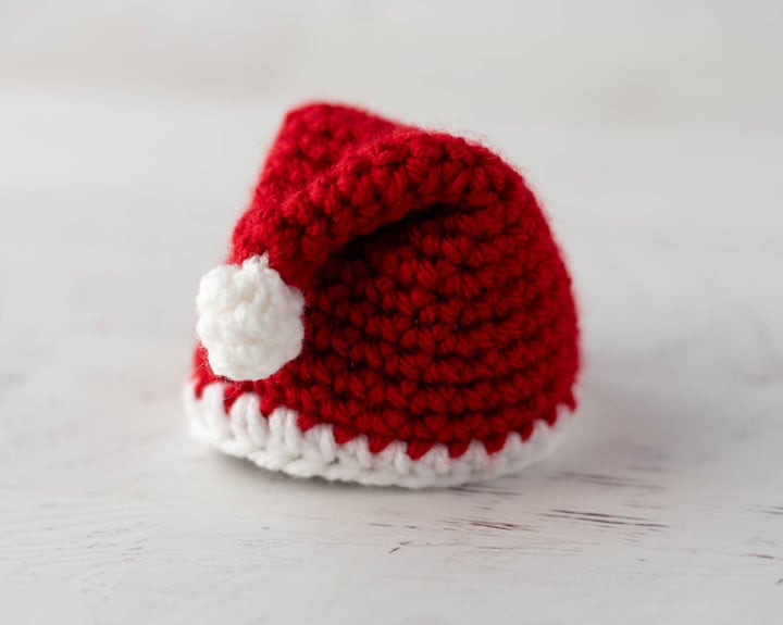 red and white mini santa hat crochet pattern