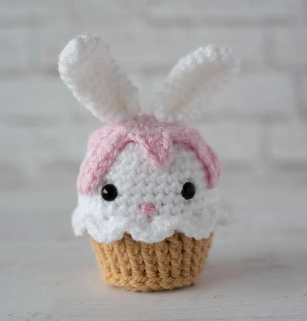 crochet bunny cupcake in white, pink and brown