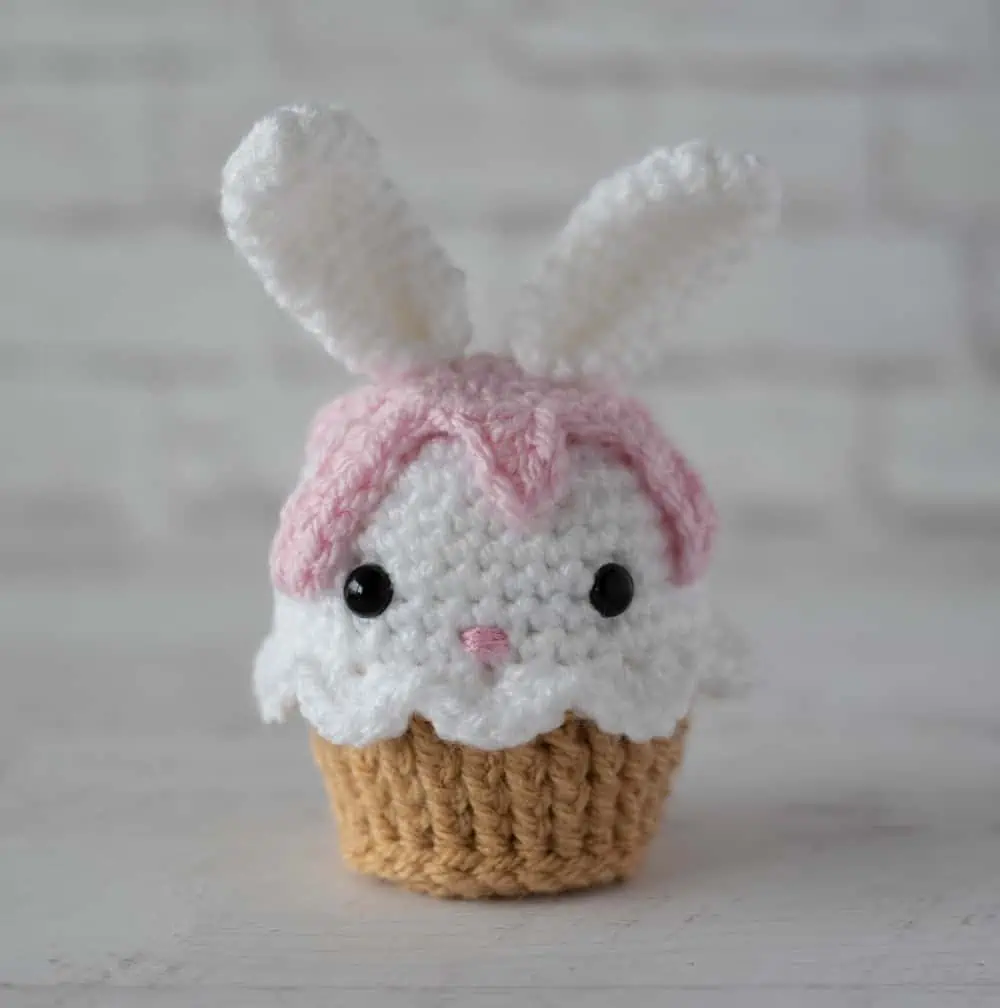 crochet bunny cupcake in white, pink and brown