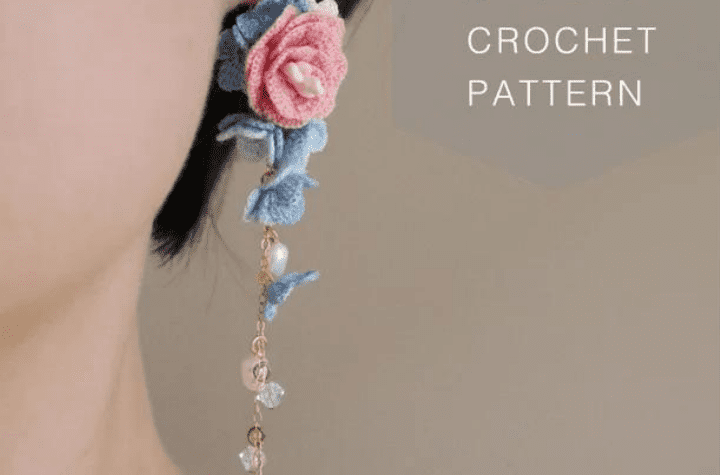 Une boucle d'oreille unique au crochet avec une rose en haut et une ligne de bijoux pendants attachée.