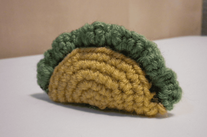 Jouet à tacos au crochet.