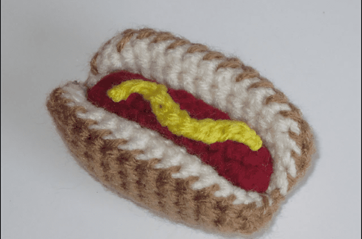Hot-dog au crochet pour chat.