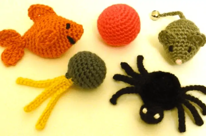 Crochet goldfish, ball, mouse, and spider.