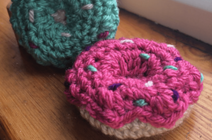 Beignets au crochet pour chats.