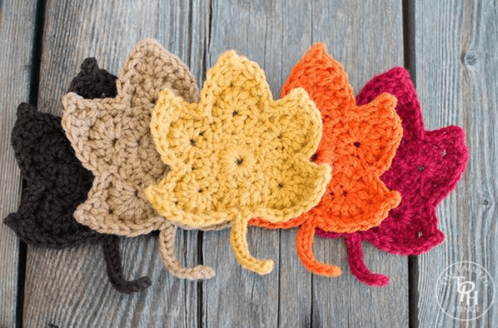 Crochjet maple leaf in five different colors.