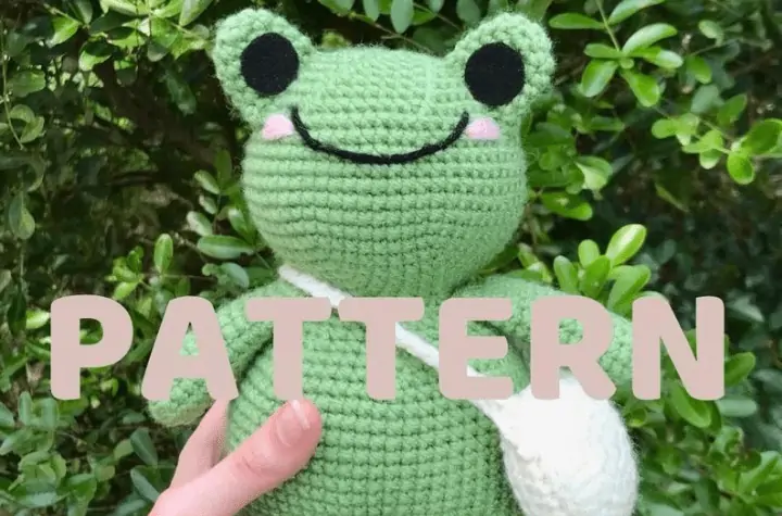 Frog Crochet Pattern for a plushy frog.