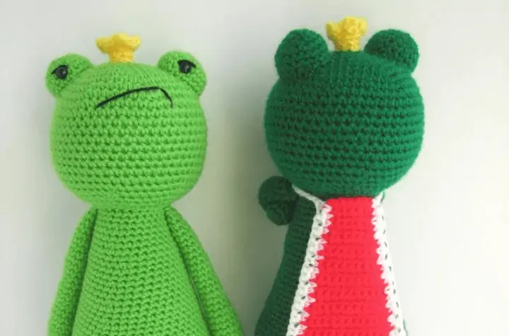 Long crochet frog pattern.