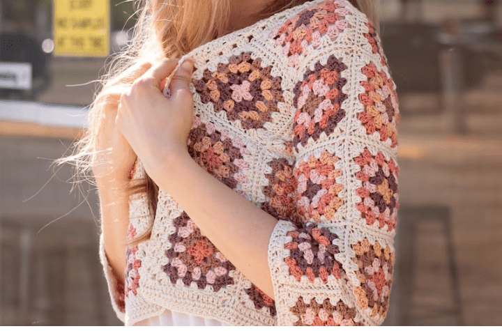 Cardigan court avec fil de couleur neutre