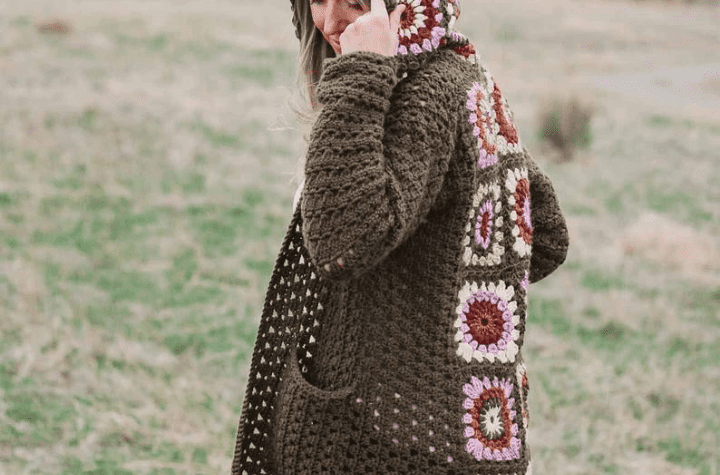 cardigan vert foncé à carreaux granny dans le dos.