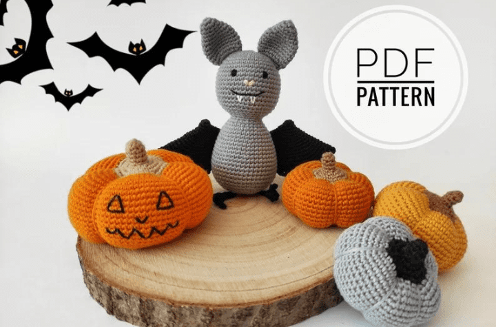A crochet bat and four pumpkins.