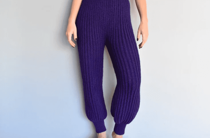 Jasmin-inspired crochet pants that are loose and tighten at the ankles.