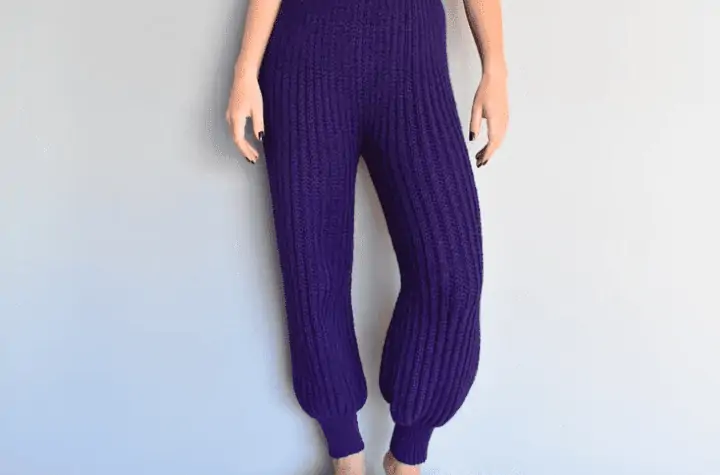 Jasmin-inspired crochet pants that are loose and tighten at the ankles.