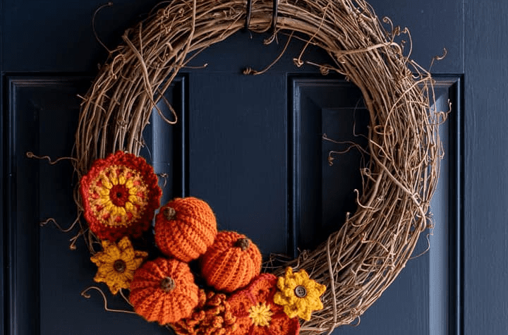 Fall wreath with crochet pumpkins and flowers.