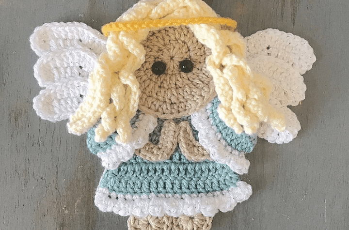 a flat crochet angel that's perfect as a pot holder.
