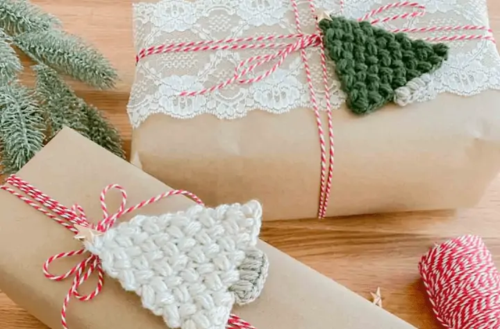 A crochet Christmas tree tag on presents.