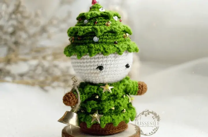 A little Christmas tree amigurumi where the christmas trree it the hat and the outfit.