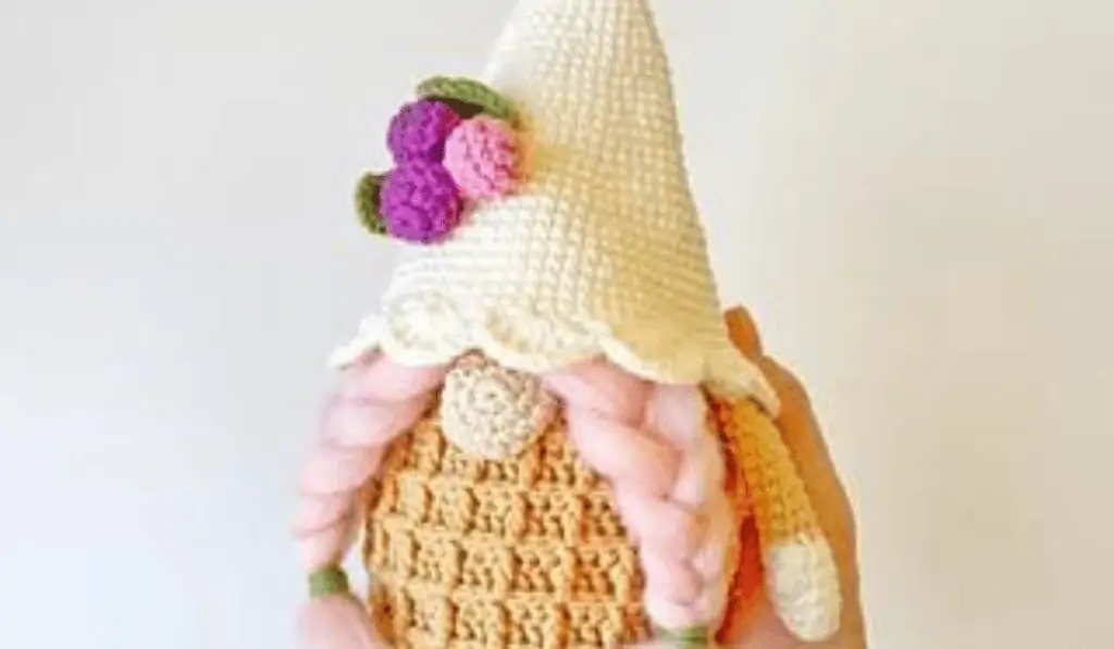 white and tan waffle stitch gnome with berries