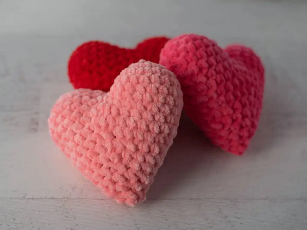 stuffed pink and red crochet amigurumi hearts