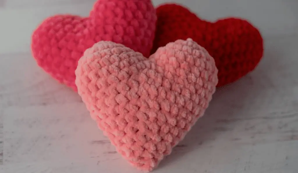 stuffed pink and red crochet amigurumi hearts